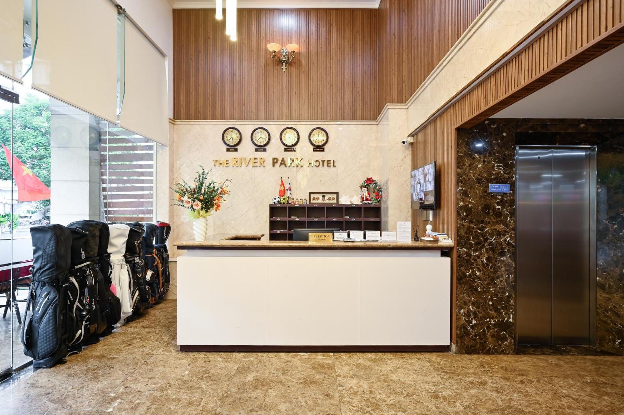 The River Park Hotel Хошимін Екстер'єр фото