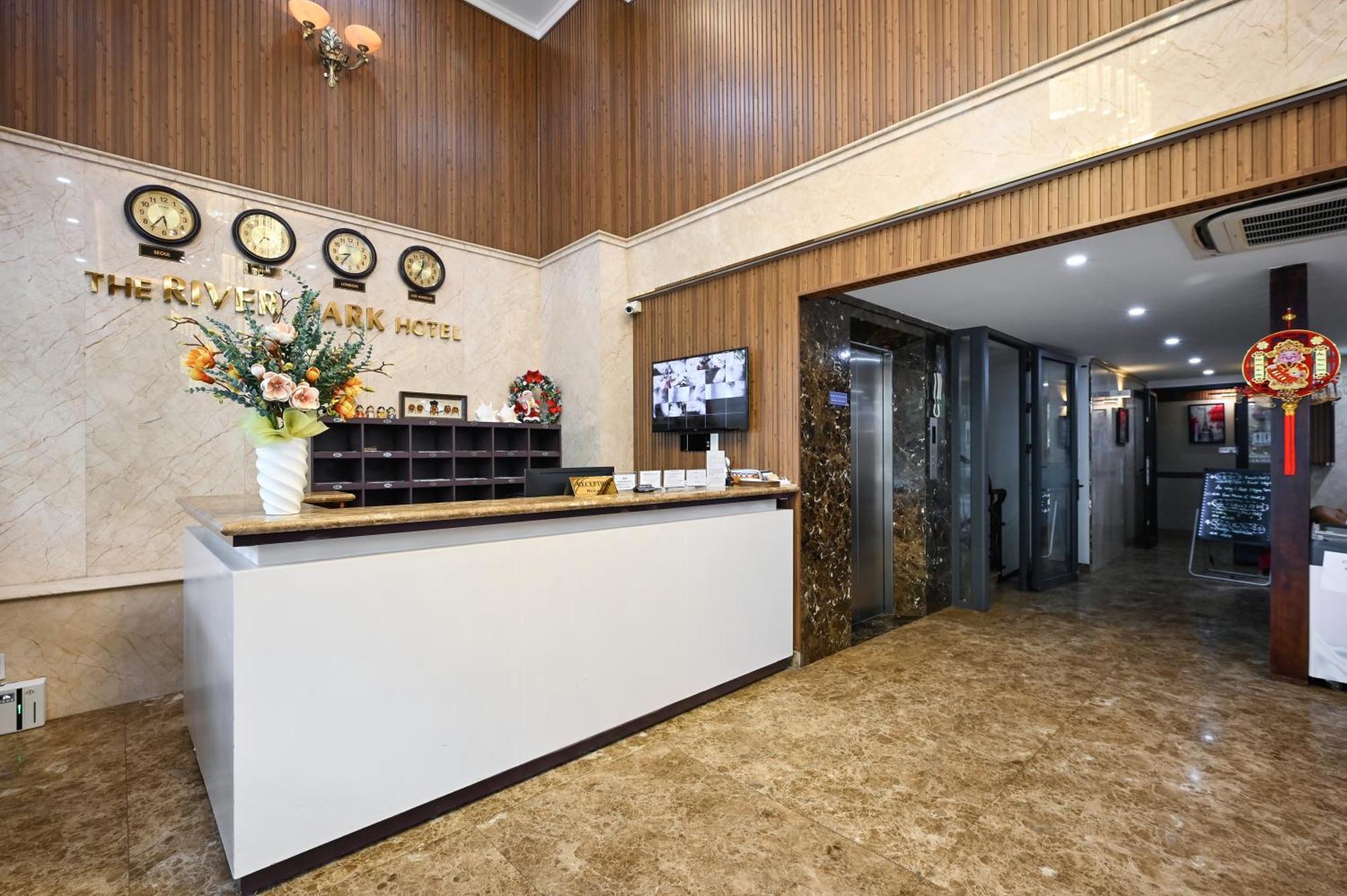 The River Park Hotel Хошимін Екстер'єр фото