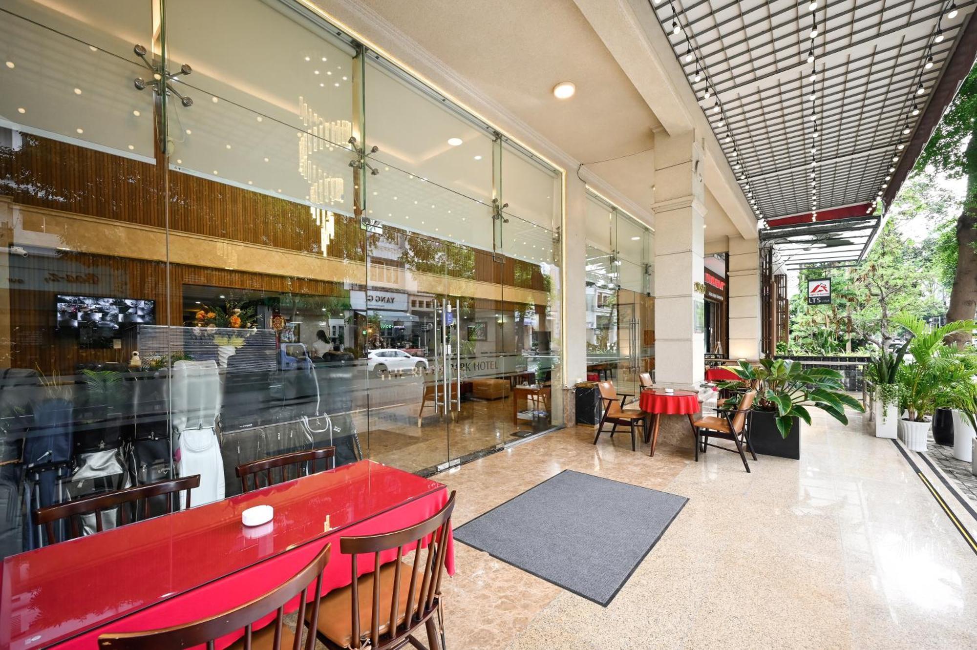 The River Park Hotel Хошимін Екстер'єр фото