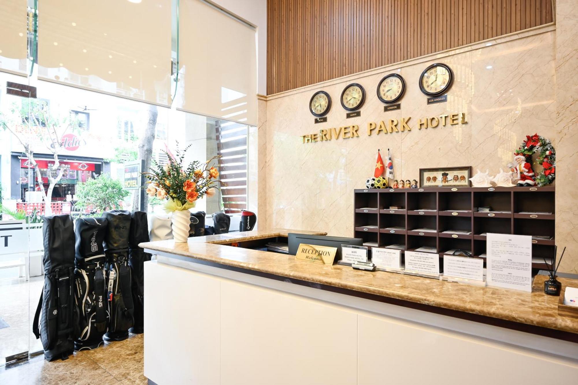 The River Park Hotel Хошимін Екстер'єр фото