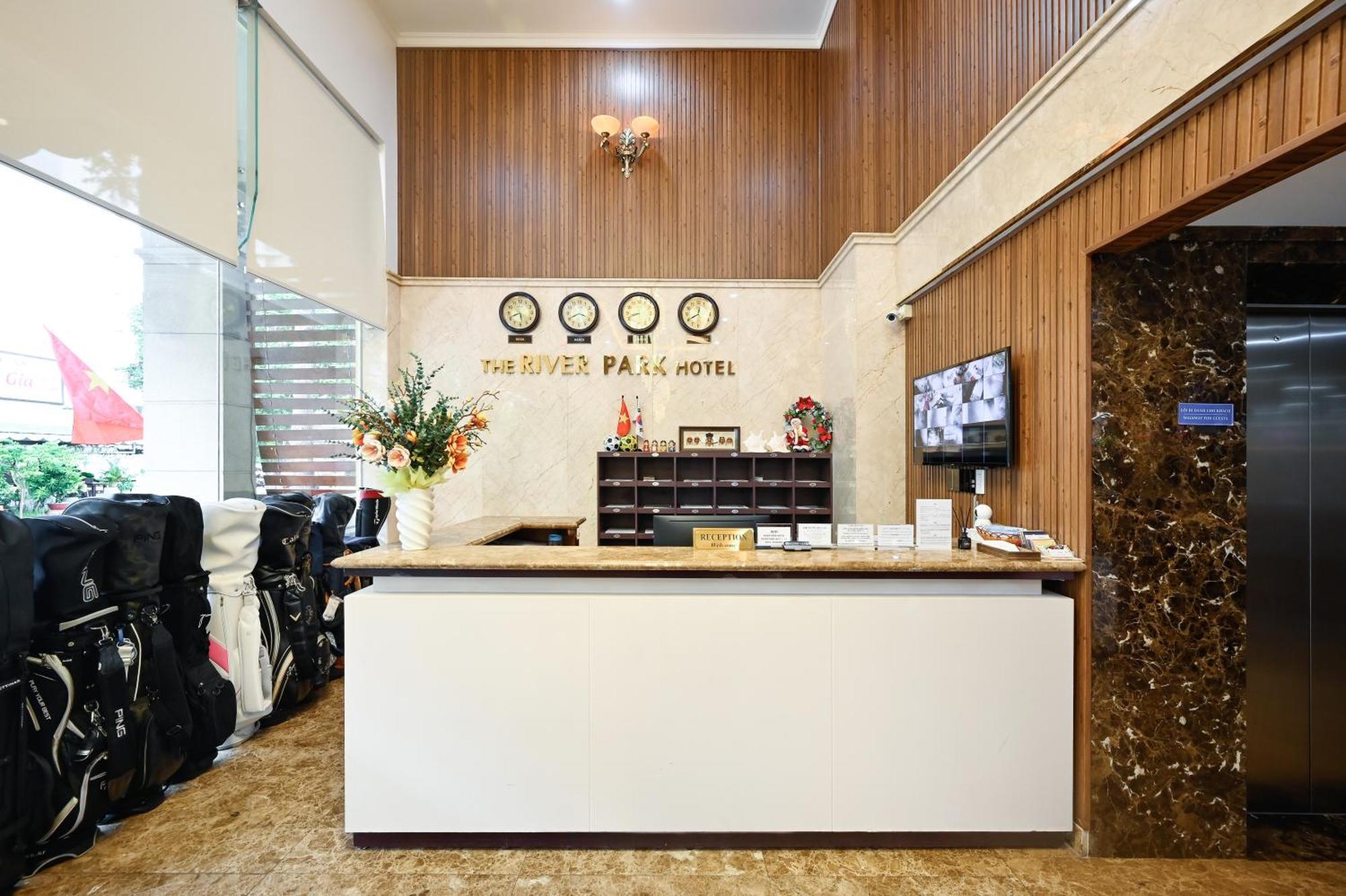 The River Park Hotel Хошимін Екстер'єр фото